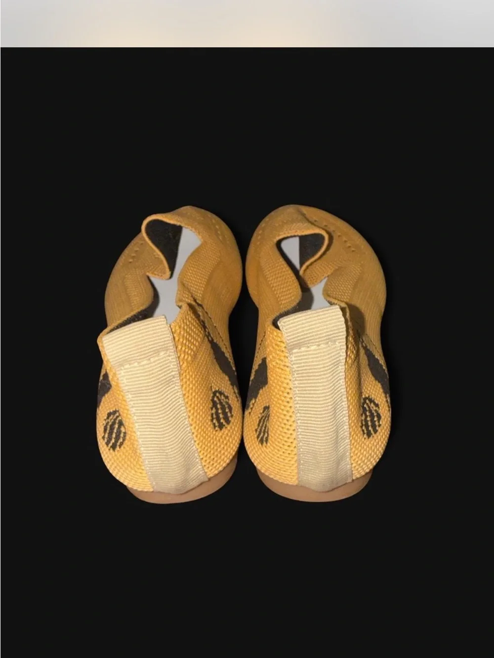 Vivaia Audrey Round-Toe Embroidered Cat Loafers – Yellow – Like New